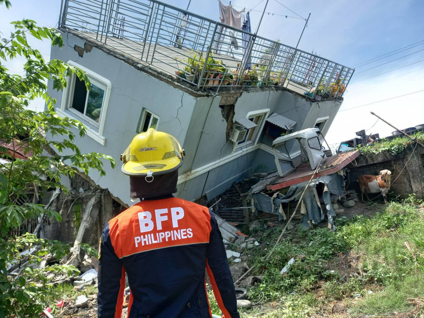 Filipinler'de 7 büyüklüğünde deprem - Resim : 1