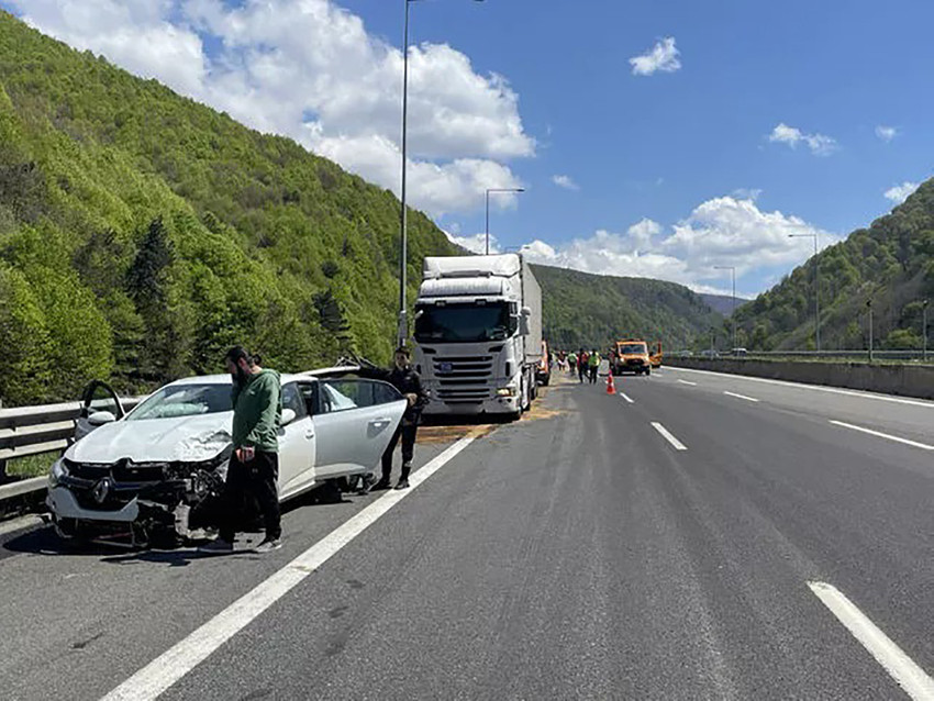 Bolu Dağı Tüneli'nde kaza: Yol ulaşıma kapatıldı - Resim : 1