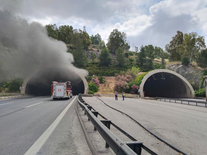 İzmir'de korkutan yangın! Tüneli duman kapladı; çok sayıda yaralı var - Resim: 1