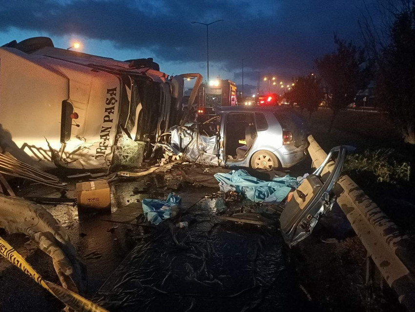 İstanbul'da TEM Otoyolu'nda korkunç kaza: Ölü ve yaralılar var - Resim: 1