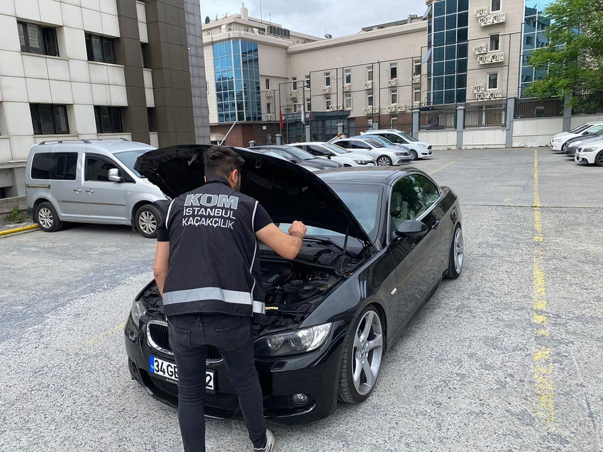 Oto kaçakçılarına ''Fren'' operasyonu: 10 ilde çok sayıda araca el konuldu - Resim: 3