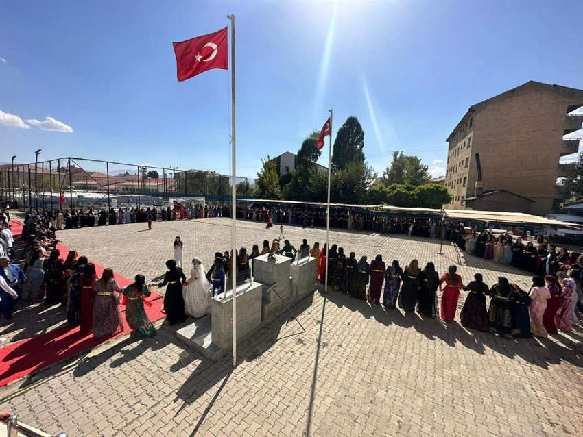Aşiret ne kriz dinledi ne enflasyon! Gelin ve damat ayakta duramadı - Resim: 4