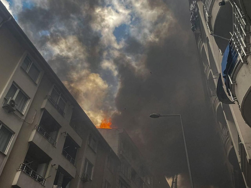 İstanbul'da 5 katlı binada korkutan yangın - Resim: 2