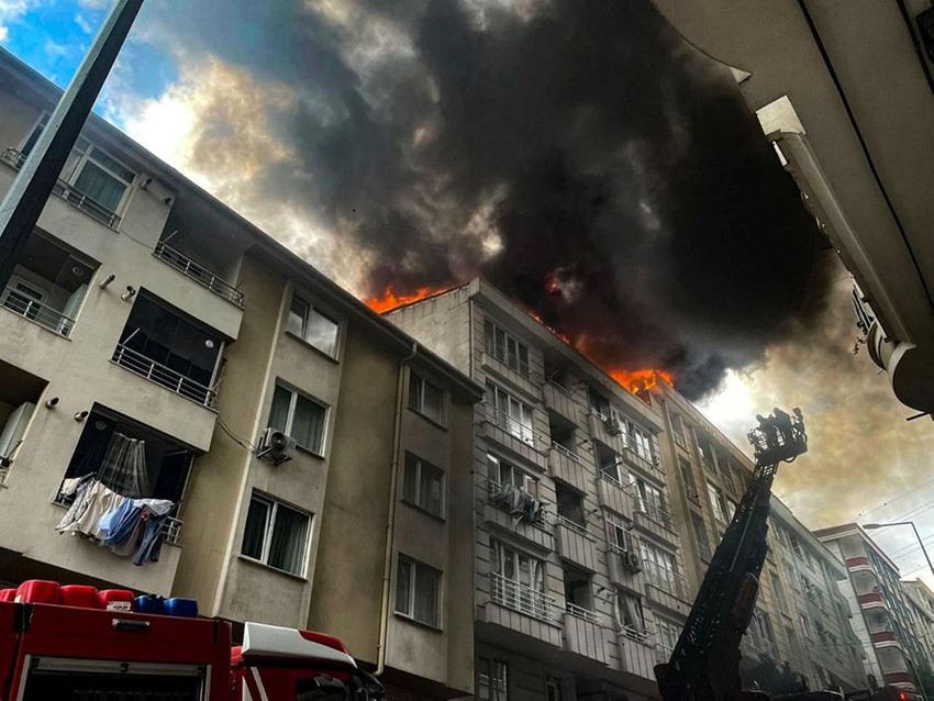 İstanbul'da 5 katlı binada korkutan yangın - Resim: 1