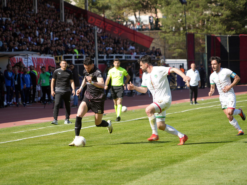 TFF 2. Lig'de şampiyonluk mücadelesi veren Kastamonuspor ile Amed Sportif'in karşı karşıya geldiği mücadele, Amed Sportif'in 1-0 galibiyetiyle sonuçlanırken TFF'nin Youtube hesabından canlı olarak yayınlanan maçı, yaklaşık 160 bin kişi izledi.