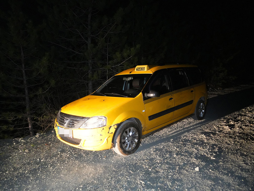 Son günlerde peş peşe yaşanan taksici cinayetlerine bir yenisi daha eklendi. Kastamonu'da kayıp olarak aranan taksi şoförünün cansız bedeni ormanlık alanda silahla vurulmuş halde bulundu.