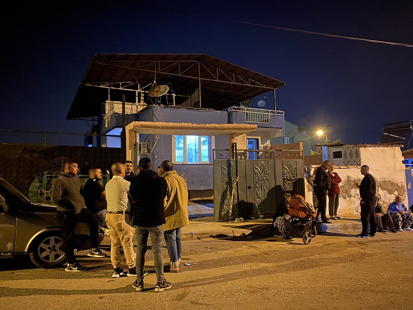 Manisa'nın Alaşehir ilçesinde 24 yaşındaki H.D., 2 çocuk annesi olan karısını tüfekle öldürüp intihar etti.