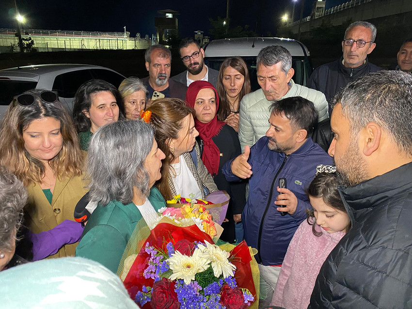 Kobani davasında hakkında taliye kararı verilen Gültan Kışanak, cezaevi önünde yaptığı açıklamada, ''Mesele bir davayı kazanmak ya da tahliye olmak değil. Mesele bu ülkenin sorunlarını çözebileceği bir ortamı yaratmak.'' dedi.