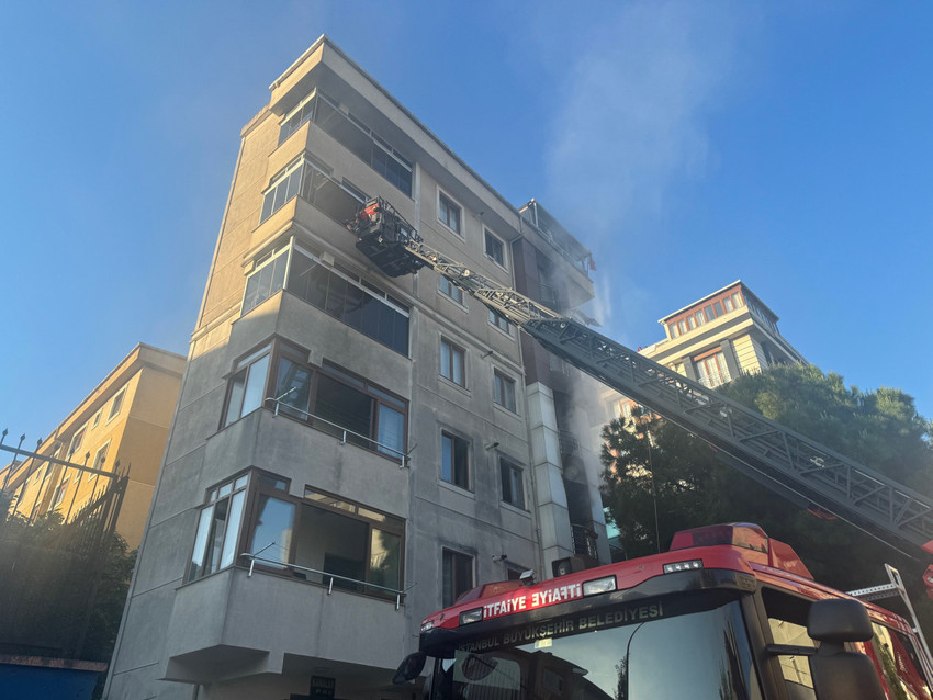 İstanbul Kartal'da 6 katlı binanın 2'nci katındaki dairede çıkan yangında 1 kişi hayatını kaybetti.