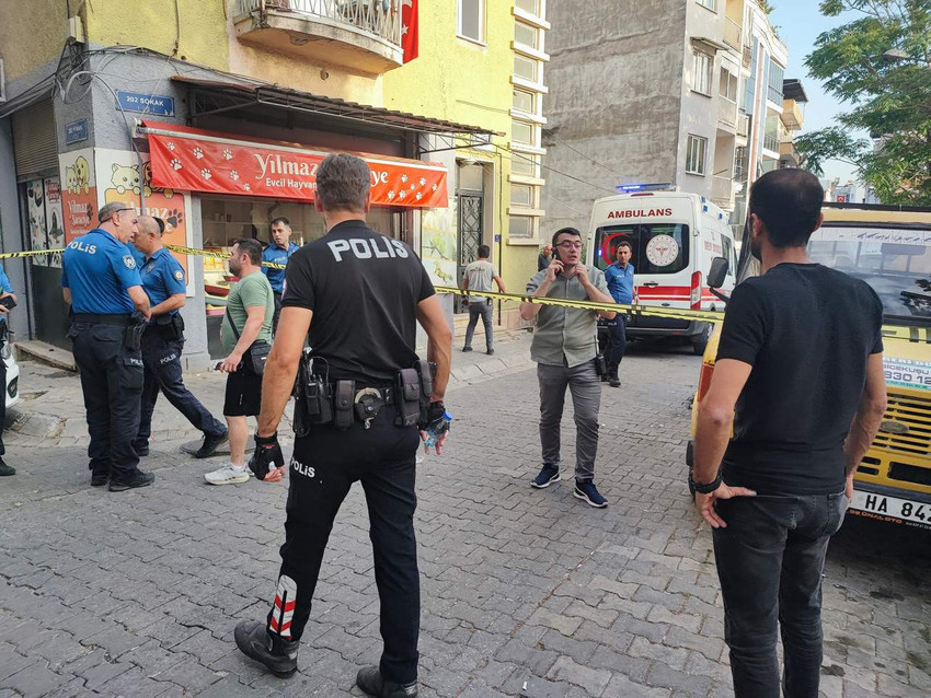 Aydın'da evde çıkan tartışmada kocası eşi tarafından darp edilen bir kadın yaşamını yitirdi. Olay sonrası kaçan koca aranıyor.