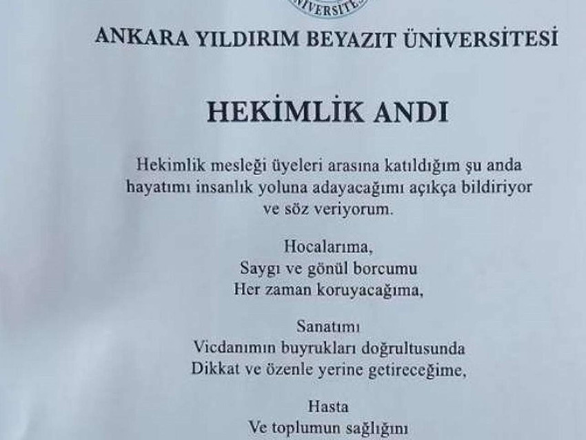 Ankara Yıldırım Beyazıt Üniversitesi’nde, Tıp Fakültesi öğrencilerinin mezuniyet töreni esnasında “Hipokrat Yemini” krizi yaşandı. Onur gitti, namus geldi, cinsiyet, cinsel yönelim ve etnik köken silindi.