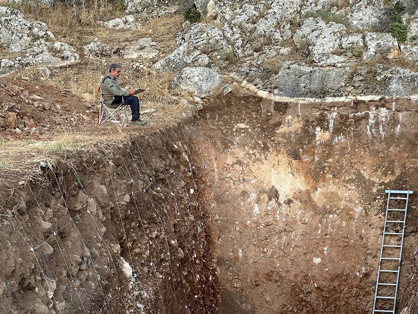 Geçen yıl 6 Şubat'ta Kahramanmaraş ve Hatay merkezli meydana gelen, 11 ilimizi yerle bir edip, 55 bine yakın canımızı yitirmemize yol açan 7.7 ve 7.6 büyüklüğündeki depremlerin ardından bölgede incelemelerde bulunan Prof. Dr. Hasan Sözbilir, 6,7 büyüklüğünde deprem üretebilecek bir fay hattı için uyardı.