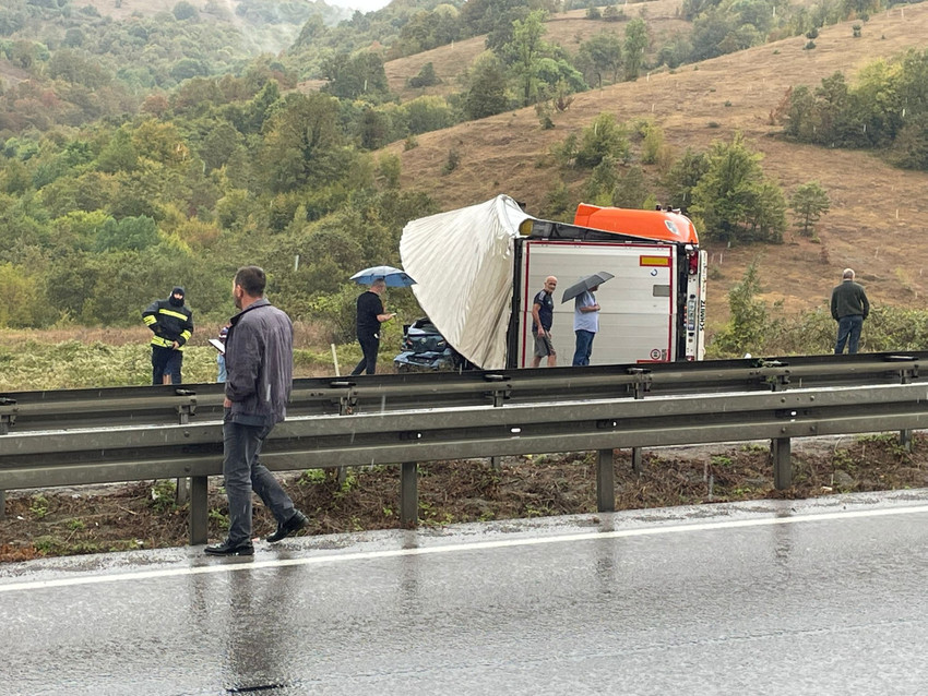 Samsun'un İlkadım ilçesinde meydana gelen zincirleme trafik kazasında 3 kişi öldü, 6 kişi de yaralandı. 