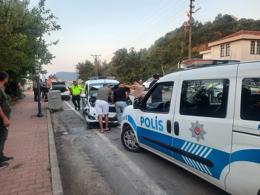 Bartın'da boşanma aşamasındaki eşini tüfekle yaralayan zanlı kaçmak isterken polis aracına çarpıp yakalandı. Boşanma aşamasındaki eşinin saldırısına uğrayan genç kadının saldırıya uğramadan sadece 5 saat önce sosyal medyada yayınladığı bir video ile yardım istediği ortaya çıktı....