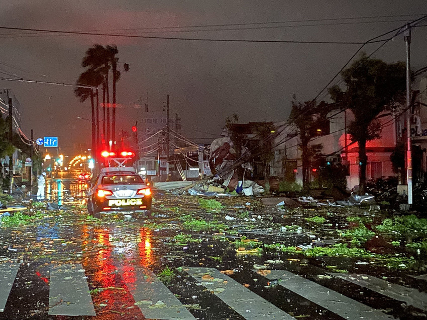 Japonya'yı vuran Shanshan Tayfunu nedeniyle en az 54 kişi yaralandı, 1 kişi ise kayboldu. 