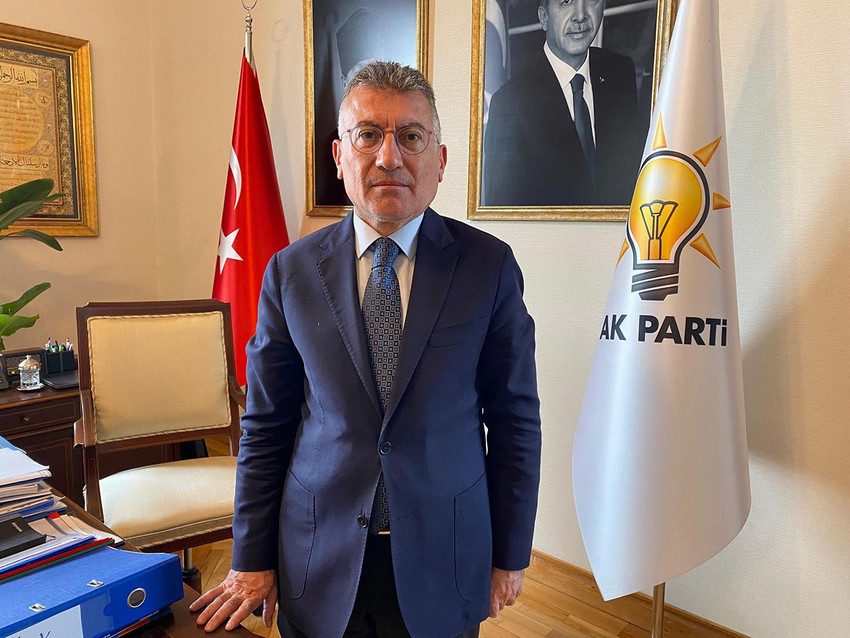 AK Parti Grup Başkanı Abdullah Güler, haftalık çalışma saatinin düşürülmesiyle ilgili herhangi bir çalışma olmadığını açıkladı. Avrupa'da emeklilik yaşının 65-67 olduğunu belirten, ''Daha adil bir emeklilik sistemi inşa etmemiz lazım'' dedi.