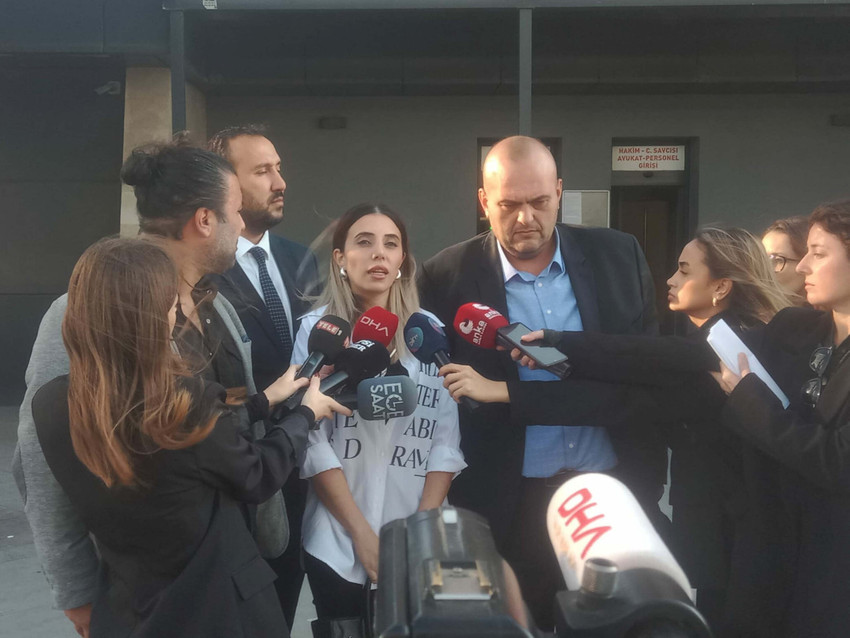 İzmir'de sokak röportajındaki sözleri nedeniyle 17 gün tutuklu kalan Dilruba K., ''Cumhurbaşkanına hakaret'' suçundan yargılandığı davada 11 ay 20 gün hapis cezasına çarptırıldı.