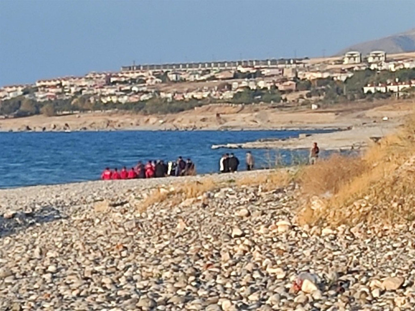 Van'da kaybolduktan sonra cansız bedeni 18 gün sonra kırsal bir bölgede bulunan üniversiteli Rojin'in ölümüyle ilgili olay iddia babasından geldi. Baba N.K. kızının cansız bedeninde erkeğe ait DNA örneklerinin bulunduğunu söyledi.