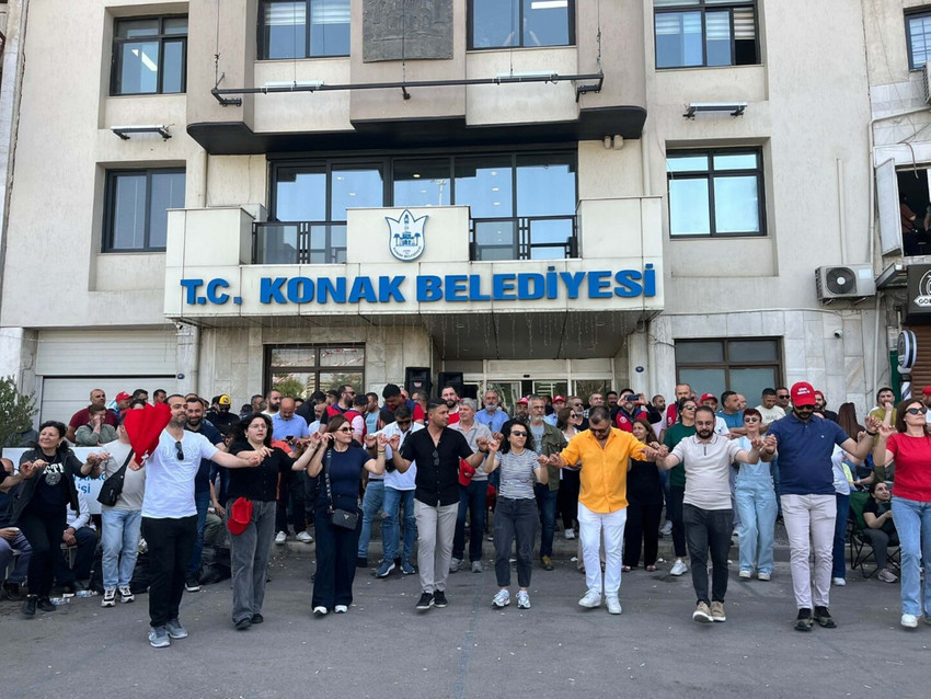 İzmir'in Konak Belediyesi'nde en düşük işçi maaşı net 58 bin 94 TL oldu. İşçiler grevi bırakıp iş başı yaptı. 