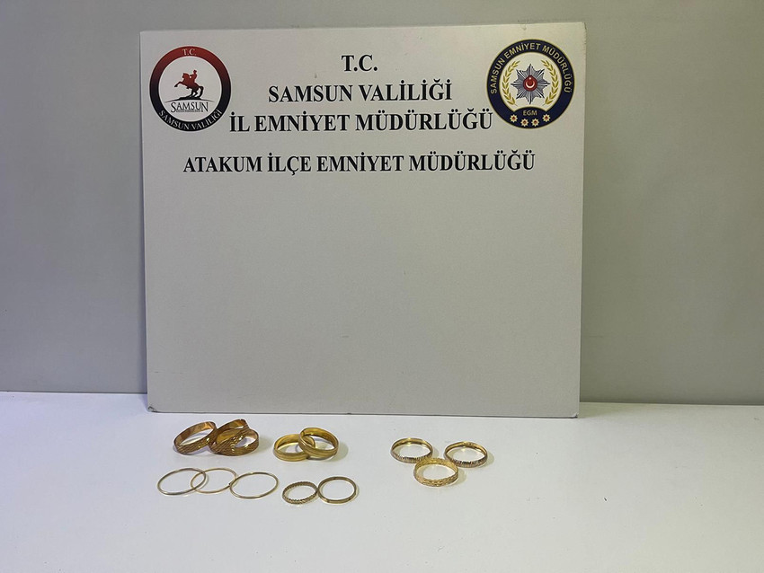 Samsun’da 26 yaşındaki kadın, komşusunun ev anahtarını gizlice kopyalayarak 1 milyon 700 bin liralık ziynet eşyası çaldıktan sonra altınları bozdurup 1,3 milyon TL2lik sıfır otomobil satın aldığı ortaya çıktı.