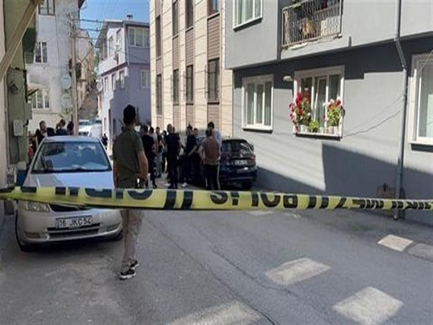 Bursa'da 3, 6 ve 11 yaşlarındaki 3 çocuğunu öldürdükten sonra polise teslim olan cani şüphelinin vahşetin ardından eşine attığı mesajda "Ne yapacaksın çocuksuz. Son pişmanlık fayda etmez. Çocuklar toprak oldu" ifadelerini kullandığı ortaya çıkarken, "Kendimden geçip çocuklarımı öldürmüşüm. Farkında değilim” dedi.