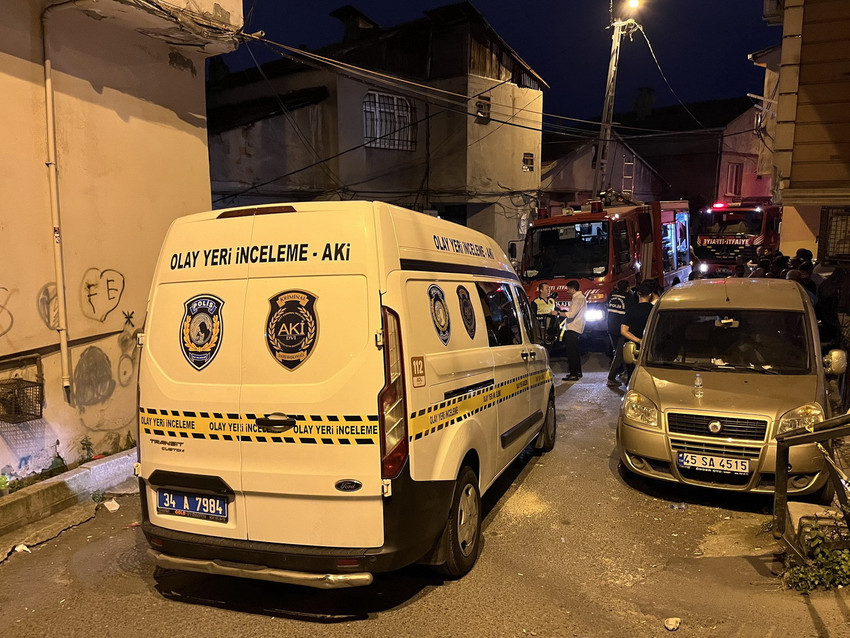 İstanbul Ey&uuml;psultan'da 3 katlı bir binanın bodrum katında &ccedil;ıkan yangın facia ile sonu&ccedil;lanıyordu. Alevlerin arasında mahsur kalan yabancı uyruklu 2'si &ccedil;ocuk 4 kişi, itfaiye ekiplerinin zamanla yarıştığı operasyonla kurtarıldı. 