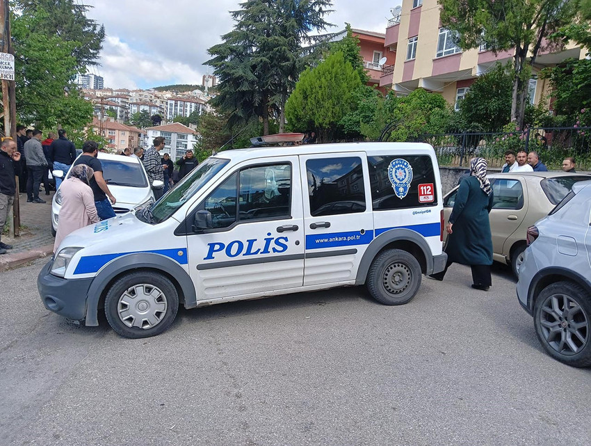 Ankara'da bir komiser yardımcısı 2 çocuğunu ve eşini öldürüp, intihar etti.