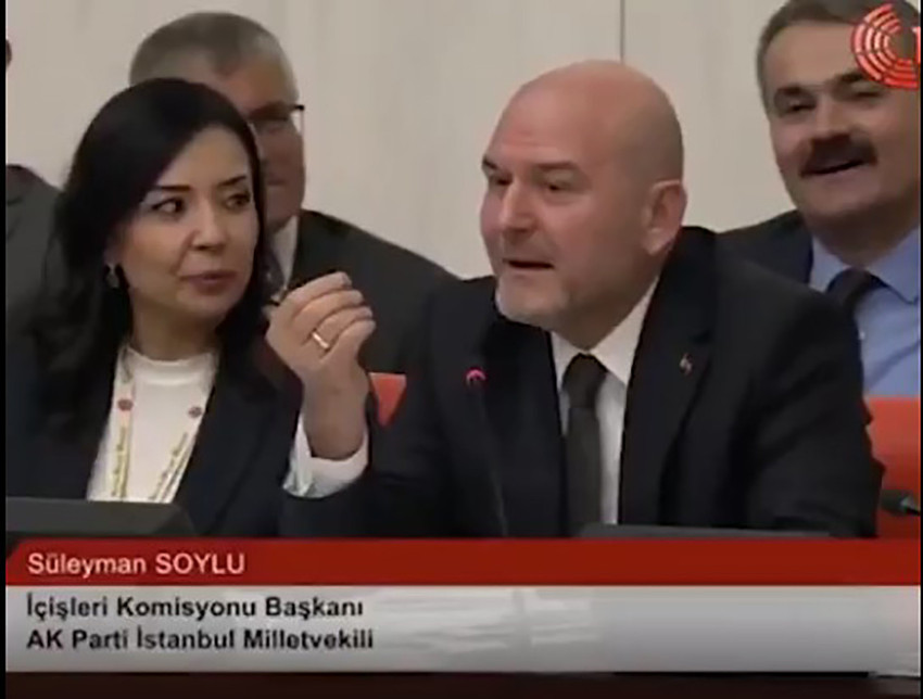 Meclis'te konuşma yapan AK Partili Süleyman Soylu'nun süresi bitti. TBMM Başkanvekili Sırrı Süreyya Önder ek süre verince Soylu, ''Hakkını helal et'' dedi. Önder'in ''O başka konu'' yanıtı ise vekilleri kahkahaya boğdu.