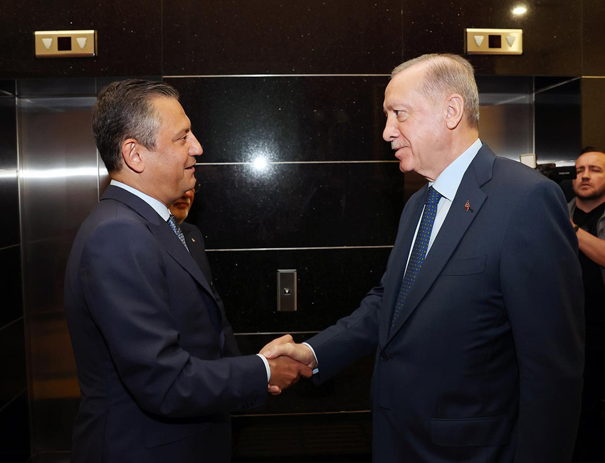 Cumhurbaşkanı Erdoğan ve CHP Genel Başkanı Özgür Özel, AK Parti Genel Merkezi'nde bir araya geldi.