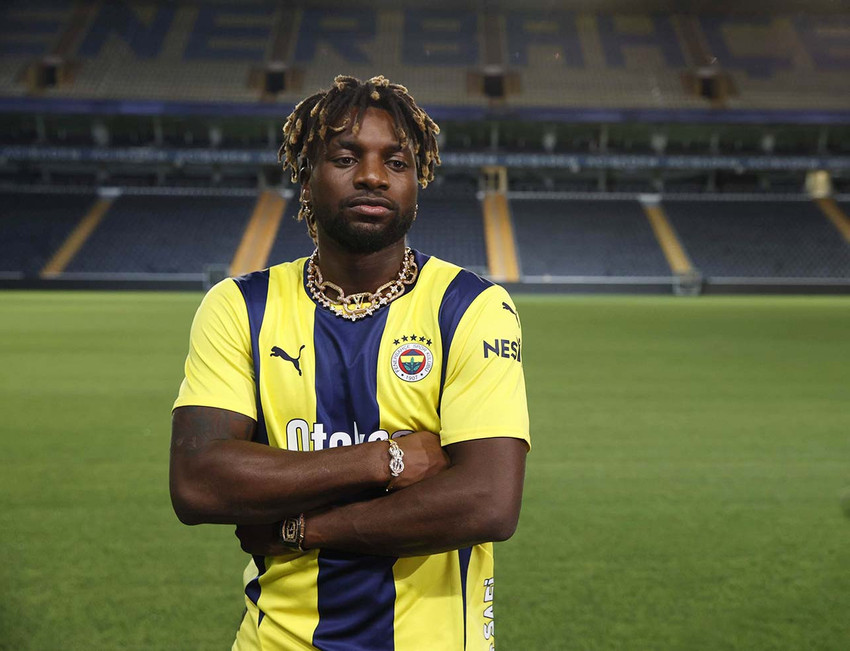 Fenerbahçe, Fransız oyuncu Allan Saint-Maximin'in 1 yıllığına kiralandığını duyurdu.