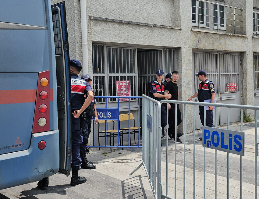 Zonguldak'ta 14 yaşındaki çocuğa cinsel istismardan yargılanan sanığın davasına hakimin "Küçük kızlardan uzak dur" telkini damgasını vurdu.