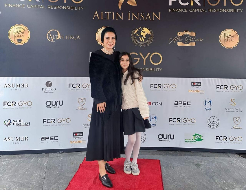 İstanbul'da yaşayan 12 yaşındaki Zeynep Reyyan Gören, ilk kişisel sergisini açtı. Genç ressam ayrıca 