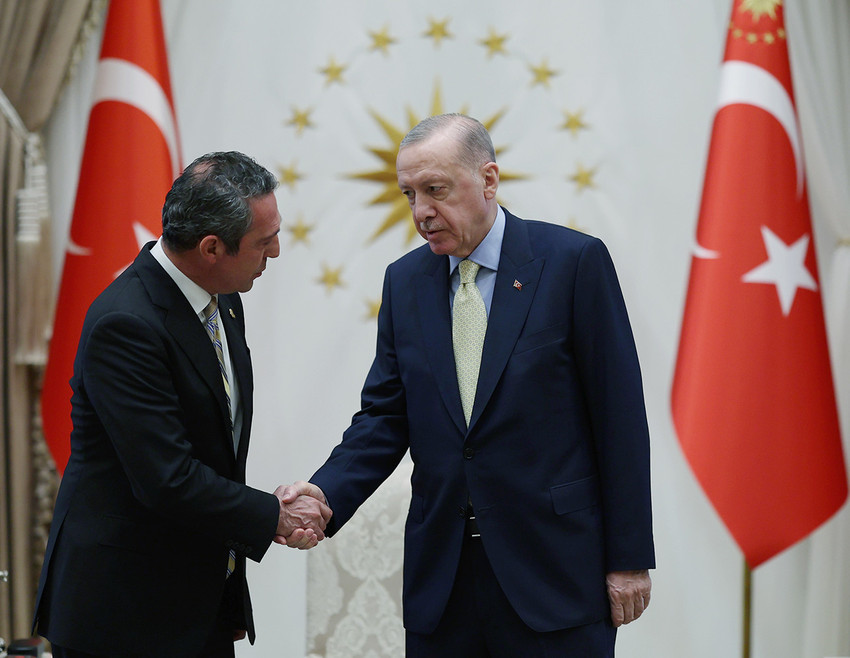 Cumhurbaşkanı Erdoğan, Fenerbahçe Spor Kulübü Başkanı Ali Koç'u Cumhurbaşkanlığı Külliyesi'nde kabul etti.
