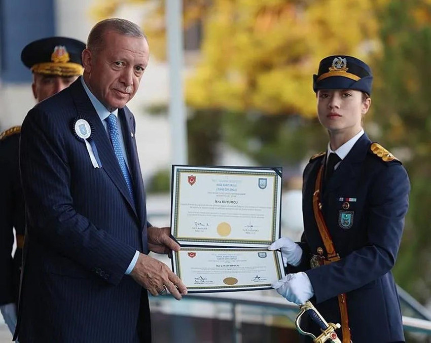 Türk Ordu tarihinde bir ilk: Kadın komutanlar birinci oldu - Resim : 3