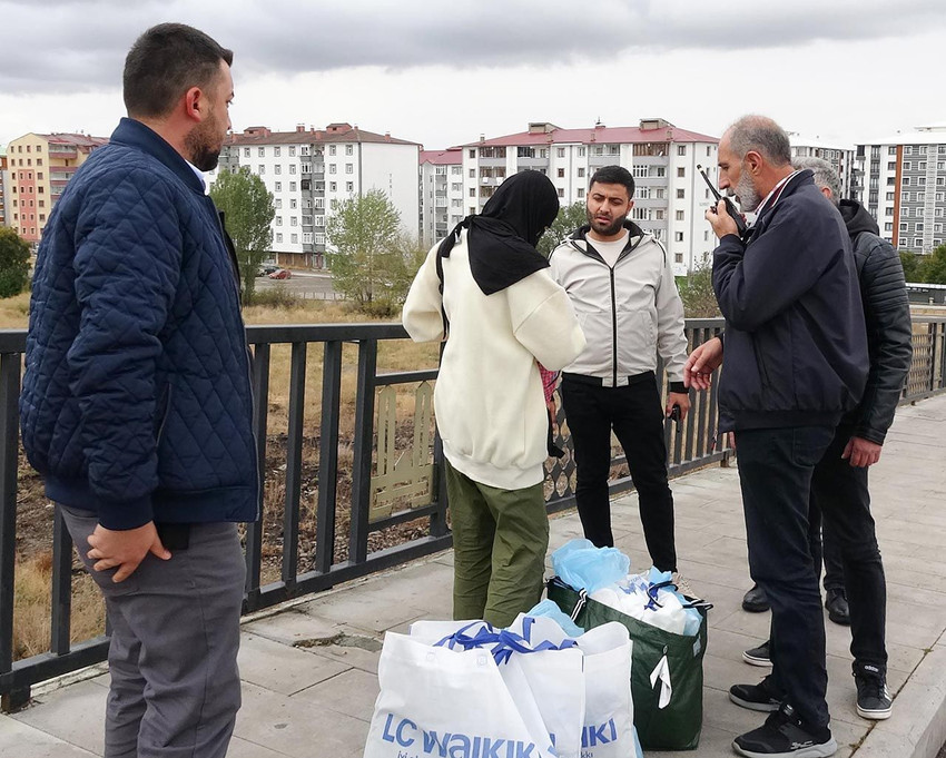 Polis kimlik sordu, ''mahrem'' diye göstermedi - Resim: 2