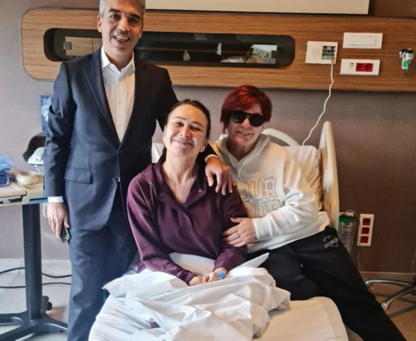 Emel Müftüoğlu hastane odasından paylaştı: Demet Akbağ ameliyat oldu - Resim : 1