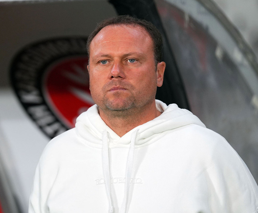 Fatih Karagümrük, Çek teknik direktör Marcel Licka ile yollarını ayırdı. Licka'nın sözleşmesinin feshedilmesinin ardından takımın başına Onur Can Korkmaz getirildi. 