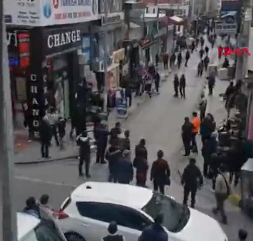 İstanbul'da ortalık bir anda savaş alanına döndü! Sopalı kavga kamerada - Resim: 4