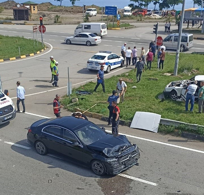 Memleketi Rize'ye giden Galatasaraylı futbolcu Barış Alper Yılmaz Giresun'un Görele ilçesinde kaza yaptı. Yılmaz kazadan yara almadan kurtuldu.