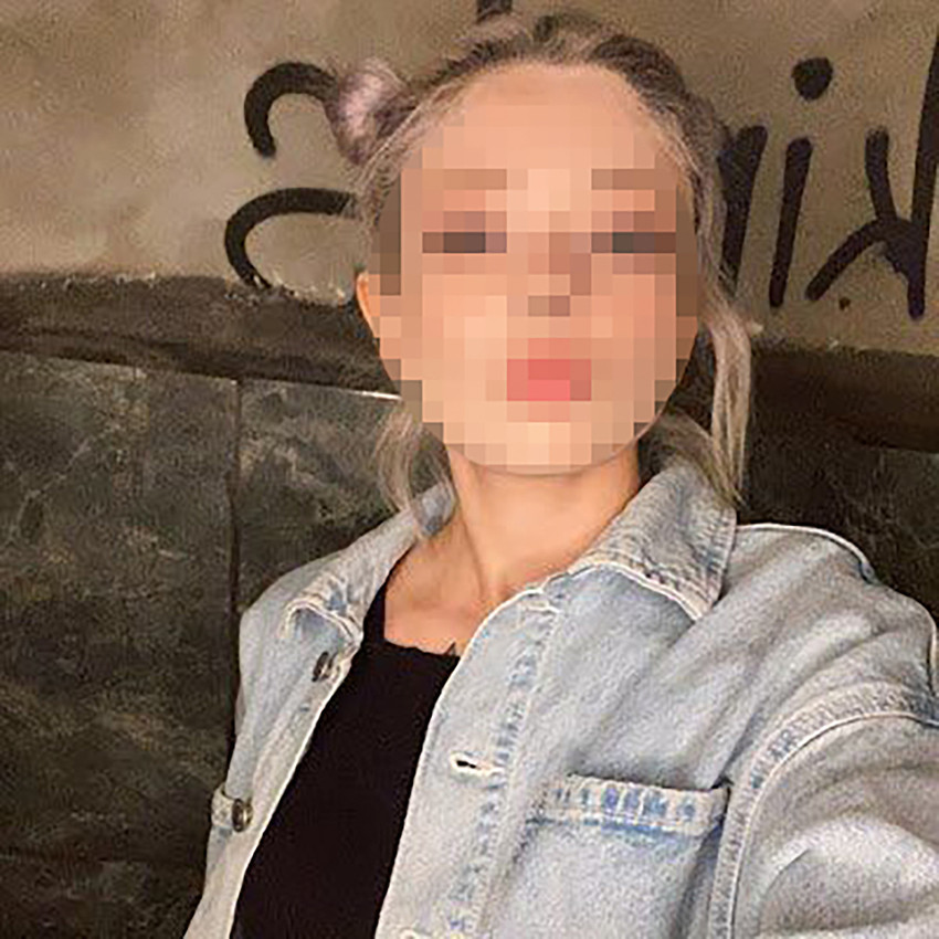 İstanbul Esenyurt'ta 24 yaşındaki genç kadın, rezidansın 30'uncu katındaki daireden düşerek hayatını kaybetti. Olay sırasında evde olan 2 kişi gözaltına alındı.
