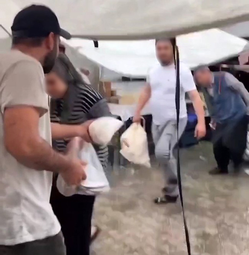 Adana’da yağmur başlayınca "Daha çok yağmur yağsın, daha çok yağsın, öyle bir yağsın ki, gökyüzü gözükmesin" diye dua ettikten sonra iş yerini su basan genç kadın şok olduğunu söyleyerek sosyal medyadan Fenerbahçe'nin şampiyonluğu için bile dua etmesini isteyenlerin olduğunu söyledi.