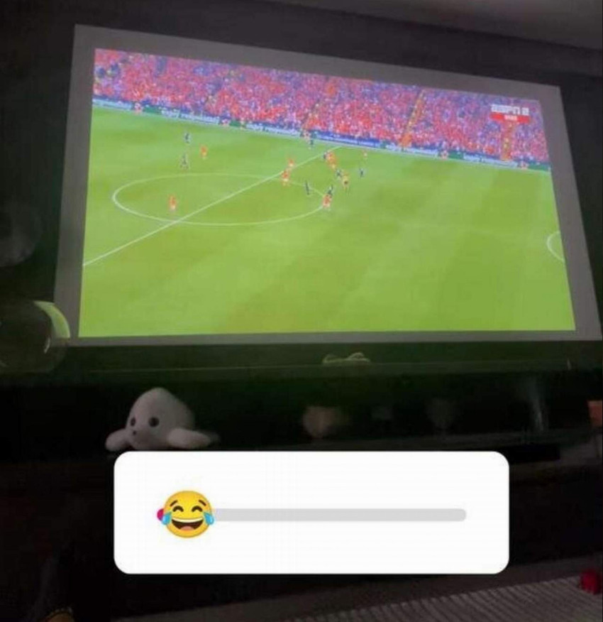 Beşiktaş'tan ayrılarak Çin'e transfer olan Brezilyalı futbolcu Josef de Souza'nın Galatasaray - Kopenhag maçında yaptığı paylaşım tepki çekti.