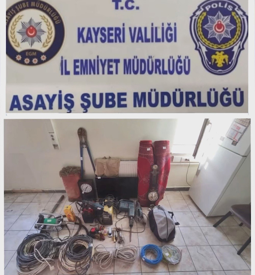 Kayseri'de bağ evlerinden hırsızlık yapan 4 kişi 1 aylık takip sonucu yakalanırken 460 bin TL değerinde çalıntı malzeme ele geçirildi.