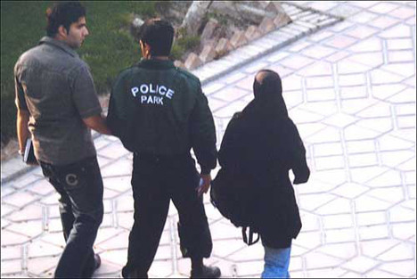 Ahlak polisine böyle yakalandılar