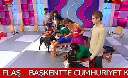 Ekranda iğrenç reyting oyunu !