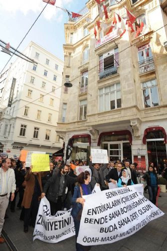 Tuncelililer CHPyi protesto etti