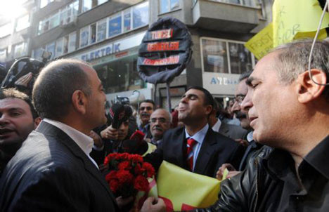 Tuncelililer CHPyi protesto etti