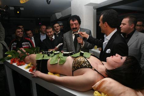 Müslüm Baba
ın sushi ziyafeti