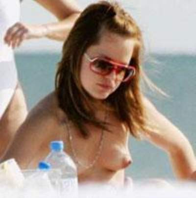 Mena Suvari üstsüz yakalandı
