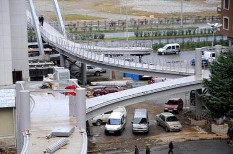 Böyle üst geçit görülmedi